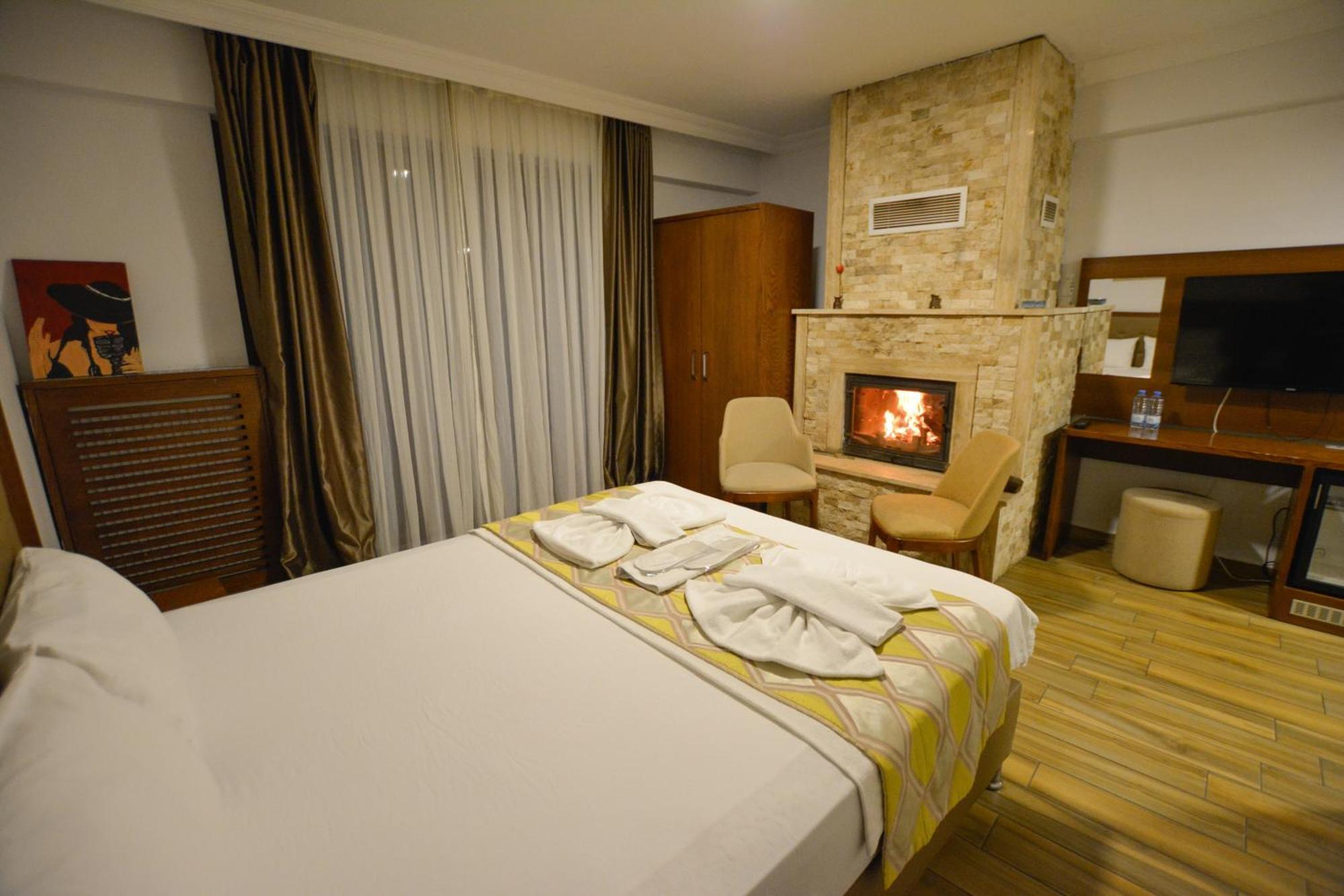 Hill River Hotel アグヴァ エクステリア 写真
