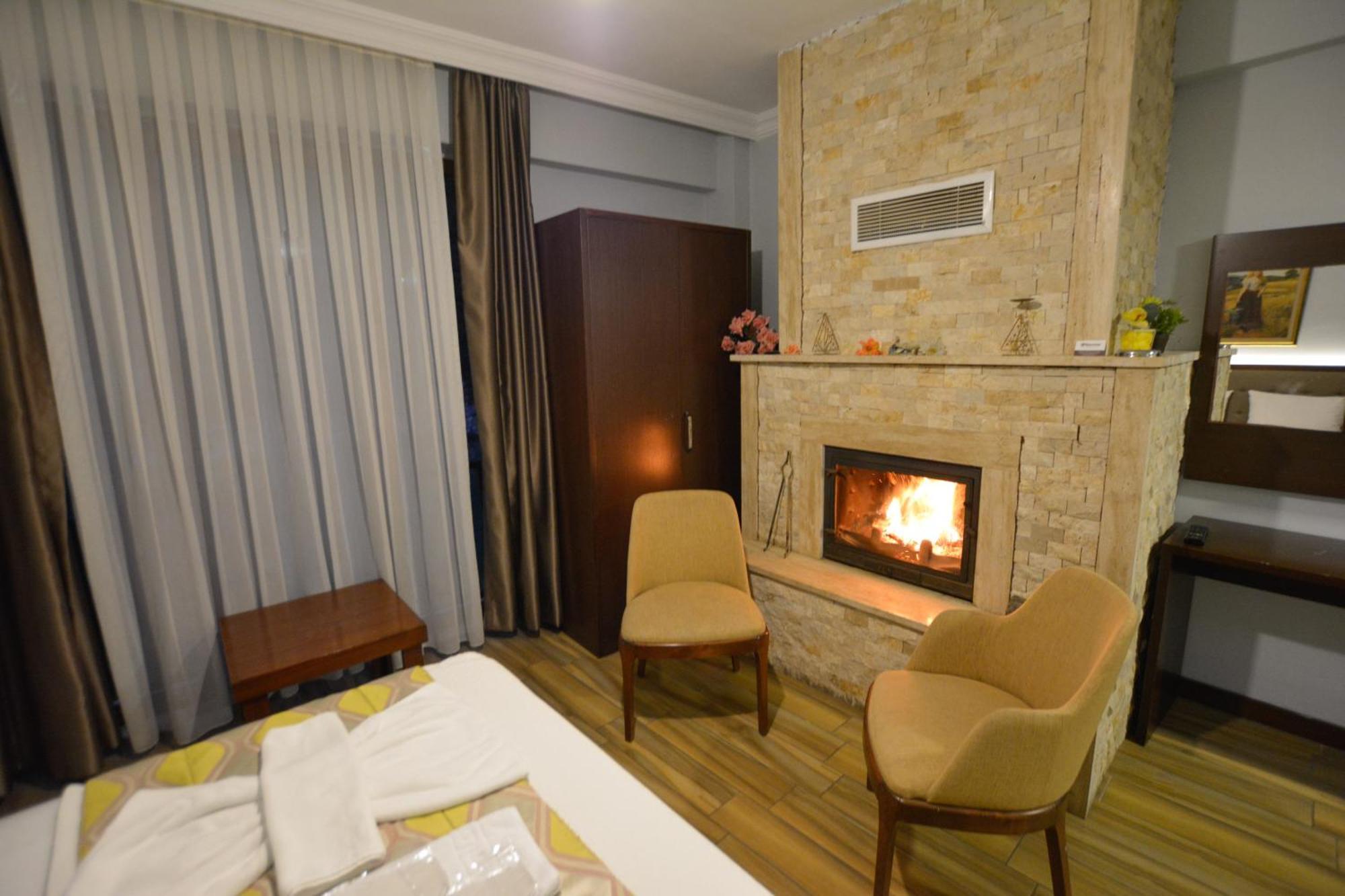 Hill River Hotel アグヴァ エクステリア 写真