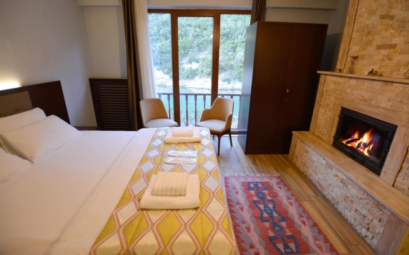 Hill River Hotel アグヴァ エクステリア 写真