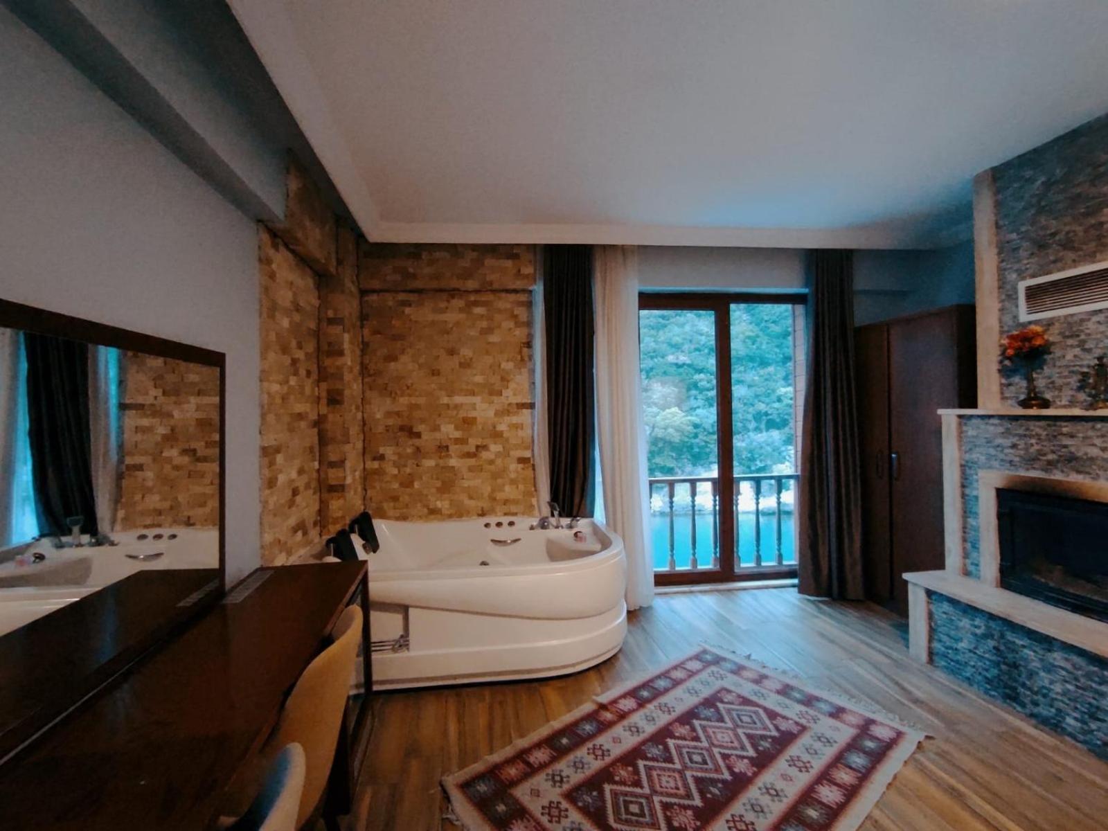 Hill River Hotel アグヴァ エクステリア 写真