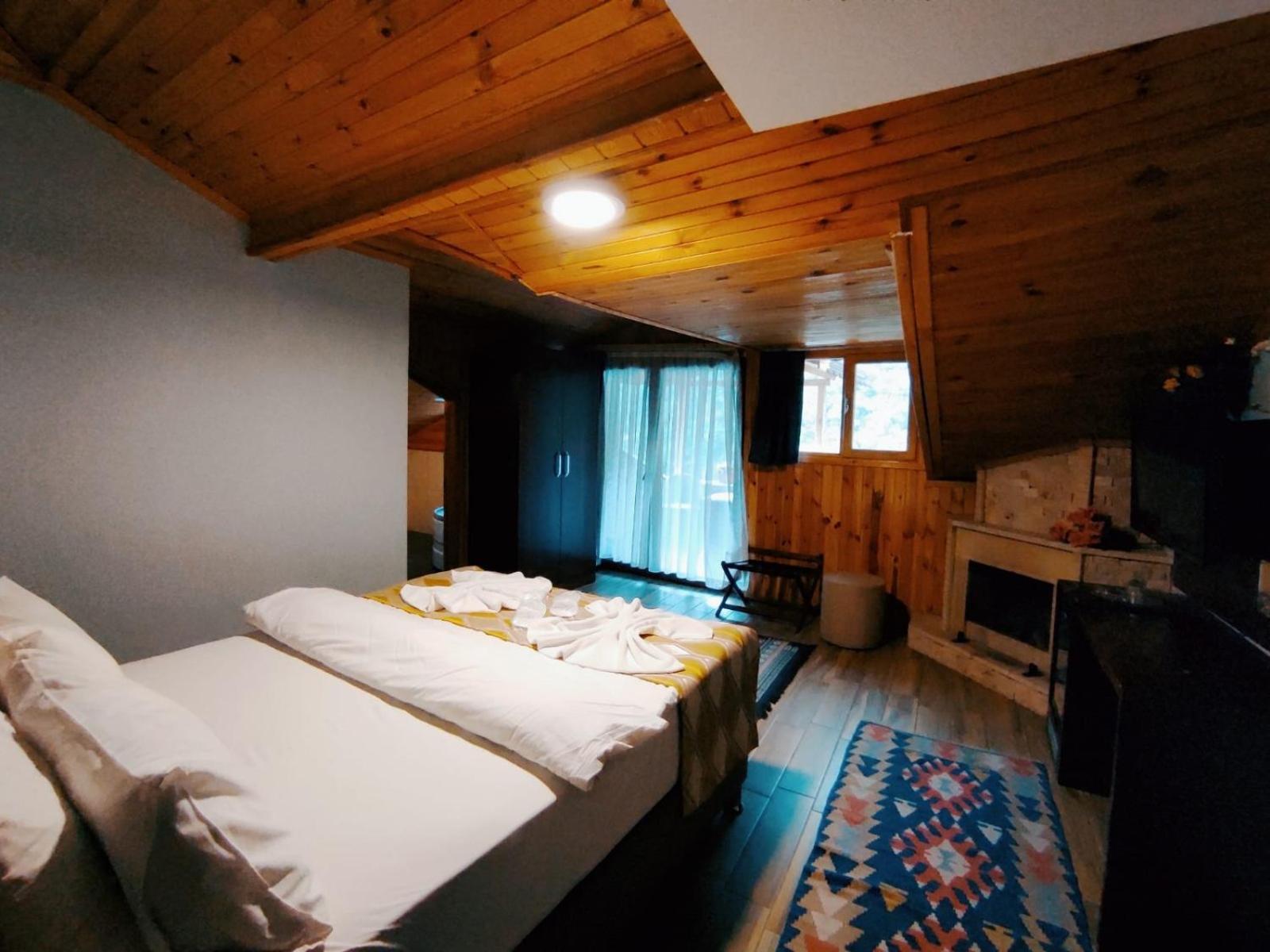 Hill River Hotel アグヴァ エクステリア 写真