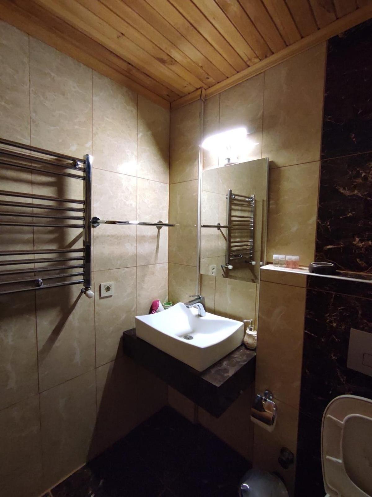 Hill River Hotel アグヴァ エクステリア 写真