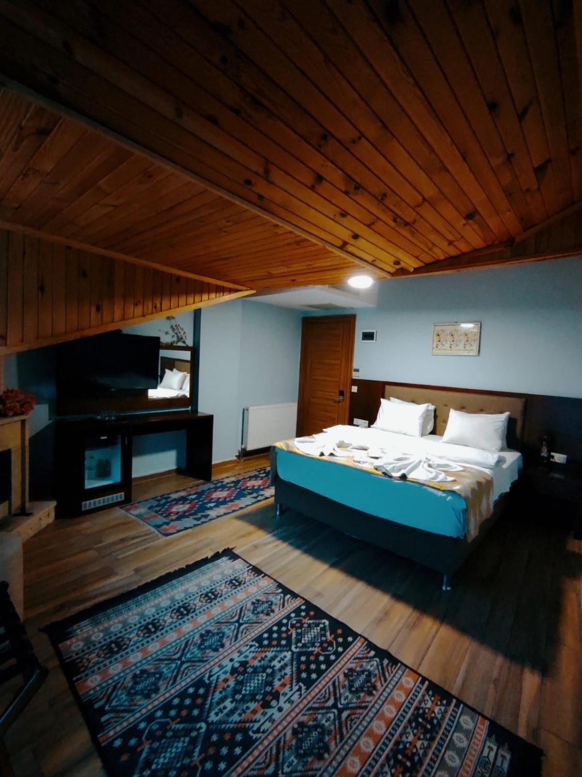 Hill River Hotel アグヴァ エクステリア 写真