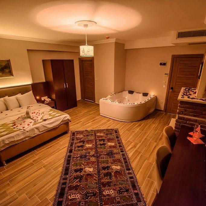 Hill River Hotel アグヴァ エクステリア 写真