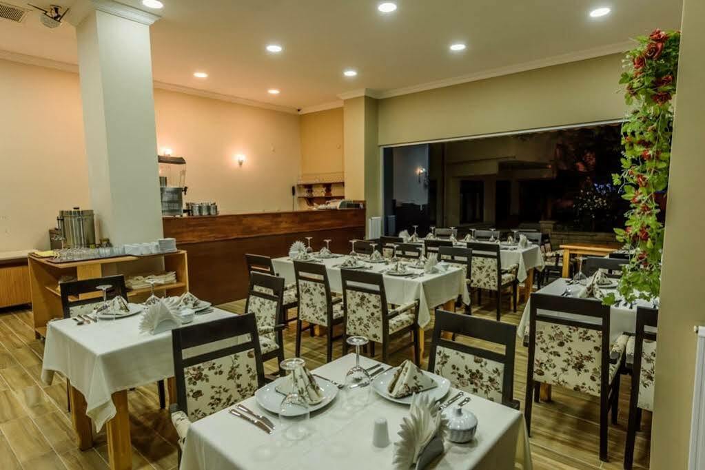 Hill River Hotel アグヴァ エクステリア 写真